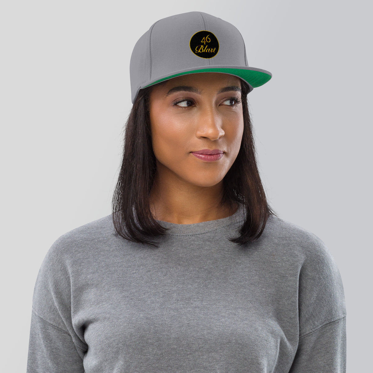 Woman wearing a gray snapback hat